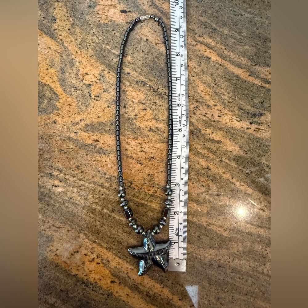 Hematite star necklace - Picture 5 of 5